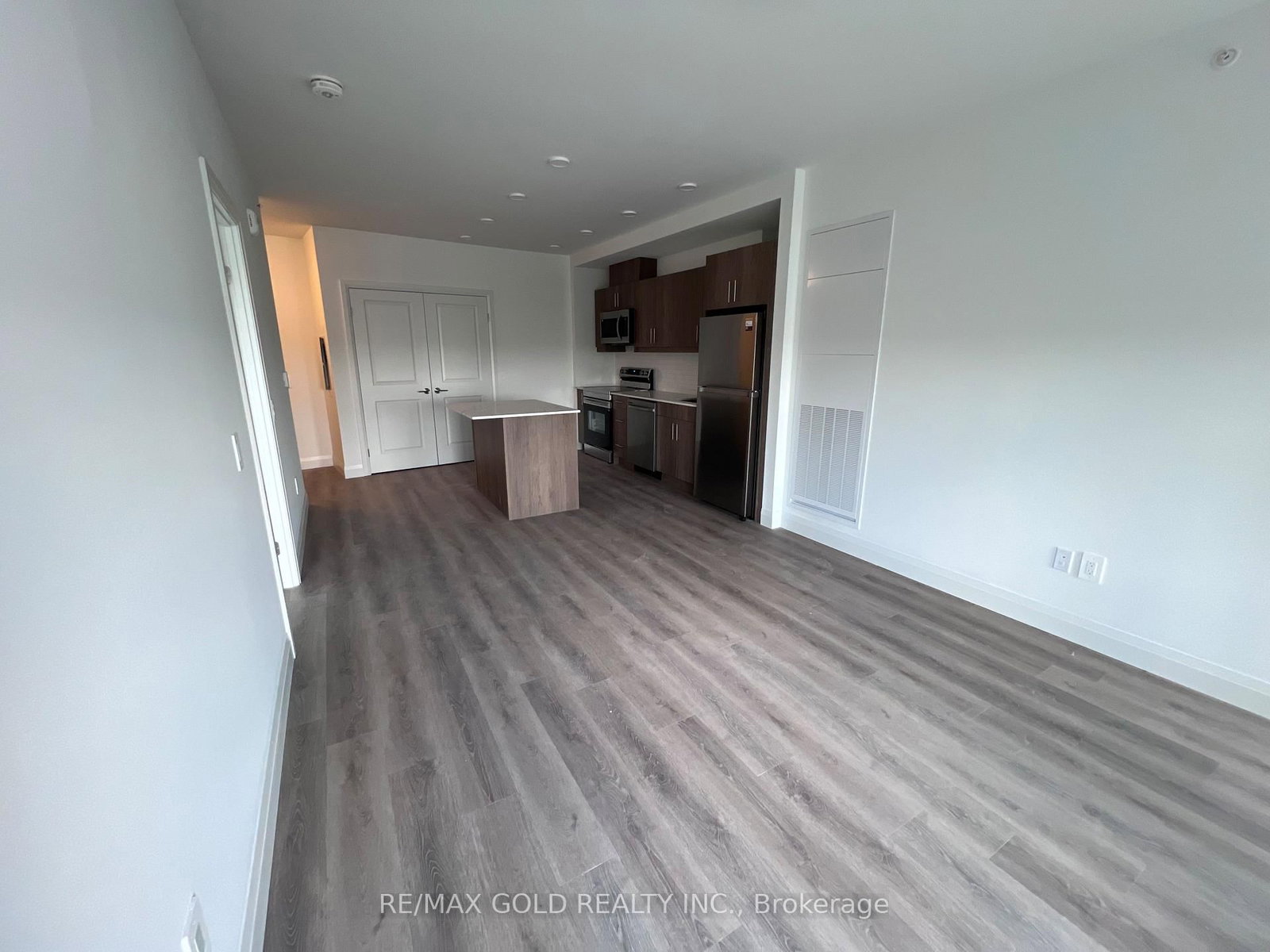 1333 WEBER Street E, Unit 806 - Photo 6