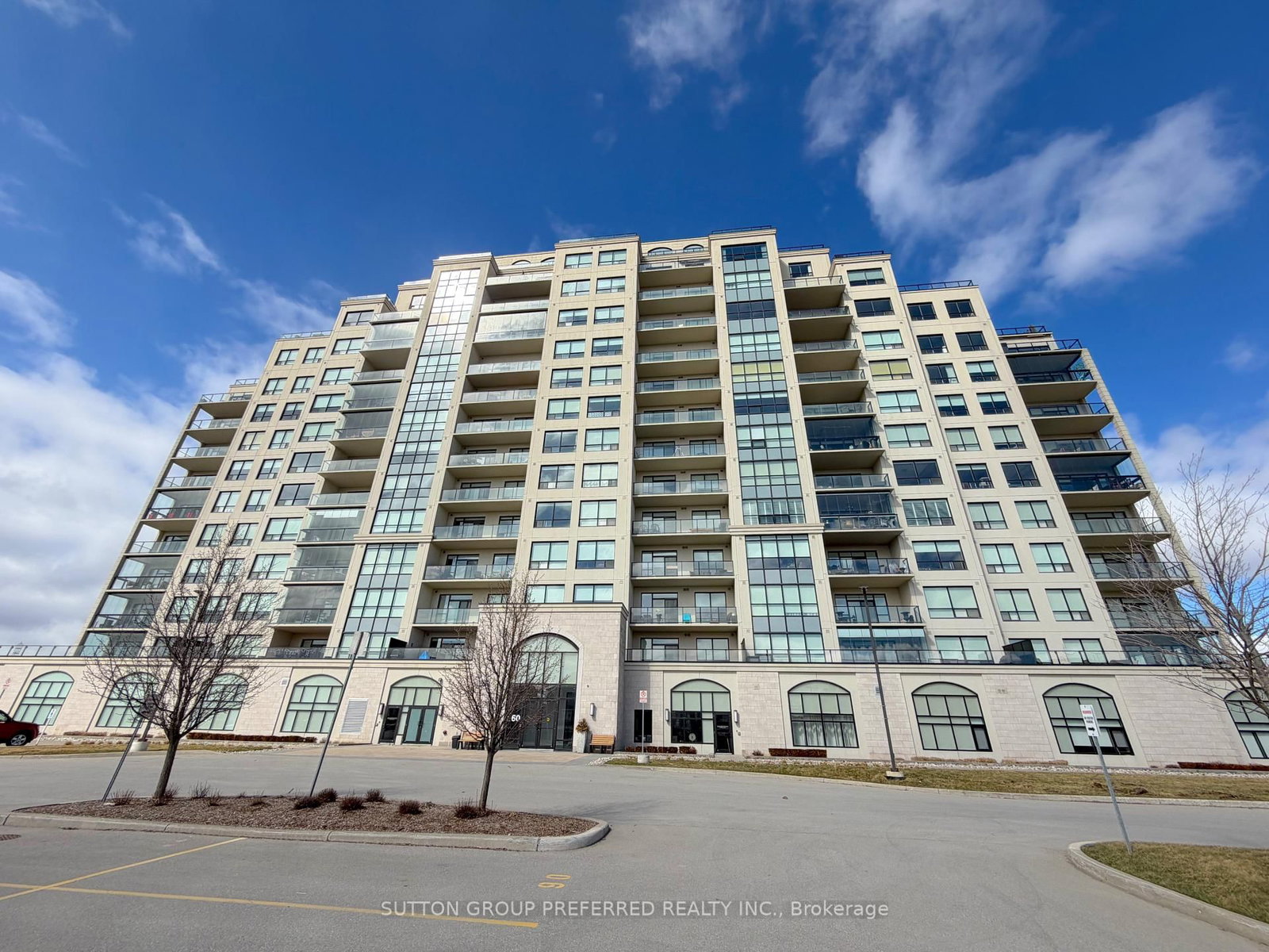 260 Villagewalk Boulevard, Unit 404