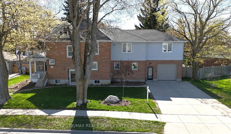 540 Wellington Avenue S, North Perth
