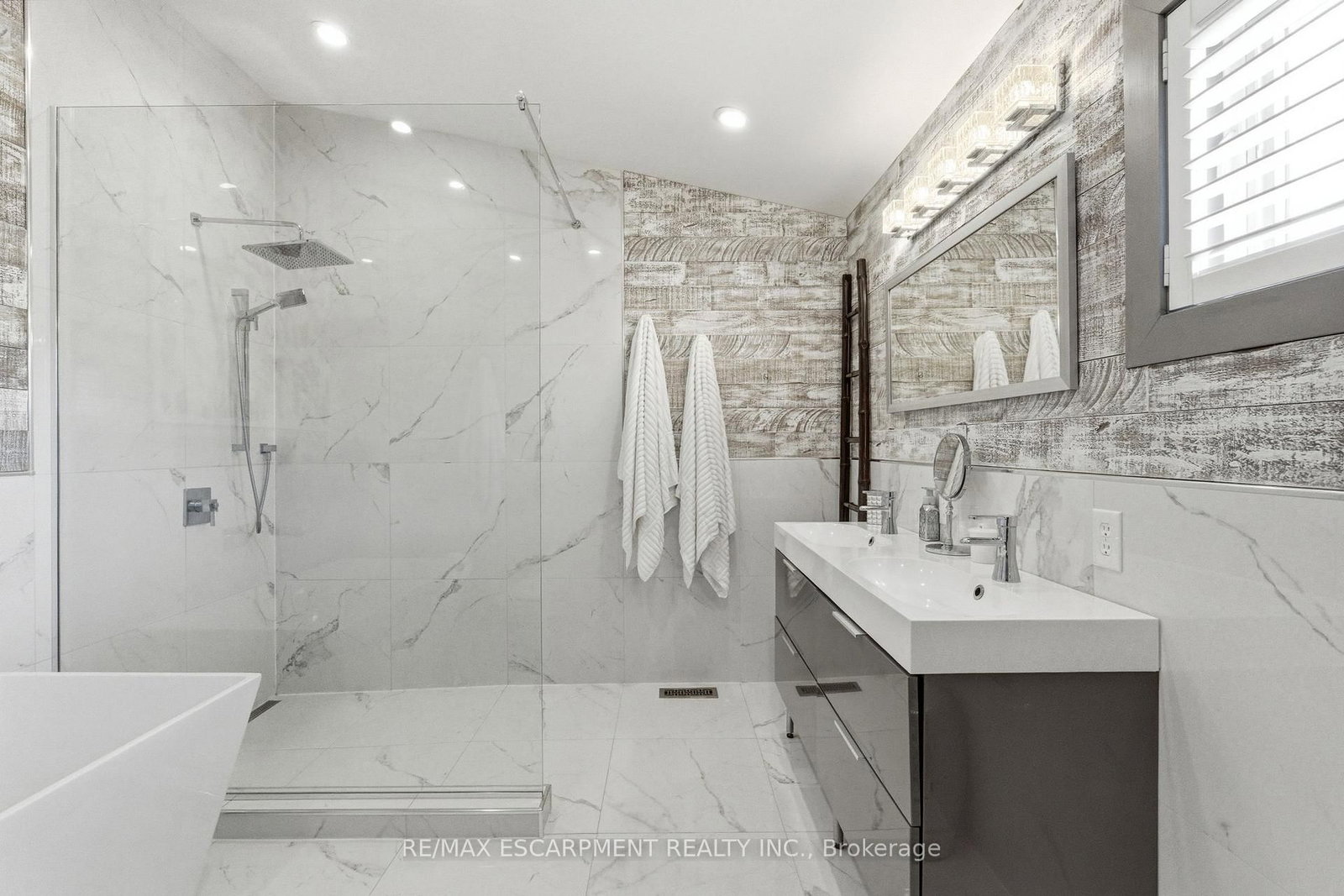 10 Rockhaven Lane • Hamilton, ON photo 23