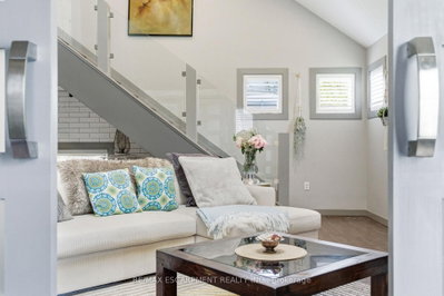 10 Rockhaven Lane • Hamilton, ON photo 6