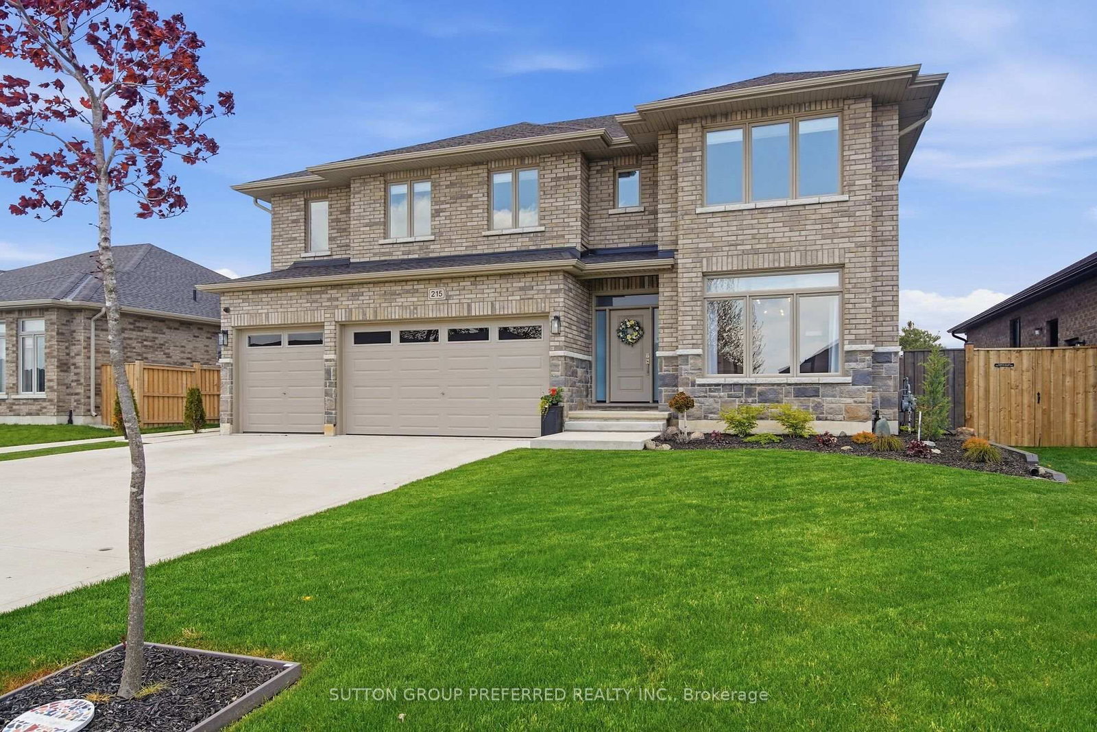 215 Leitch Street • Dutton/Dunwich, ON photo 2