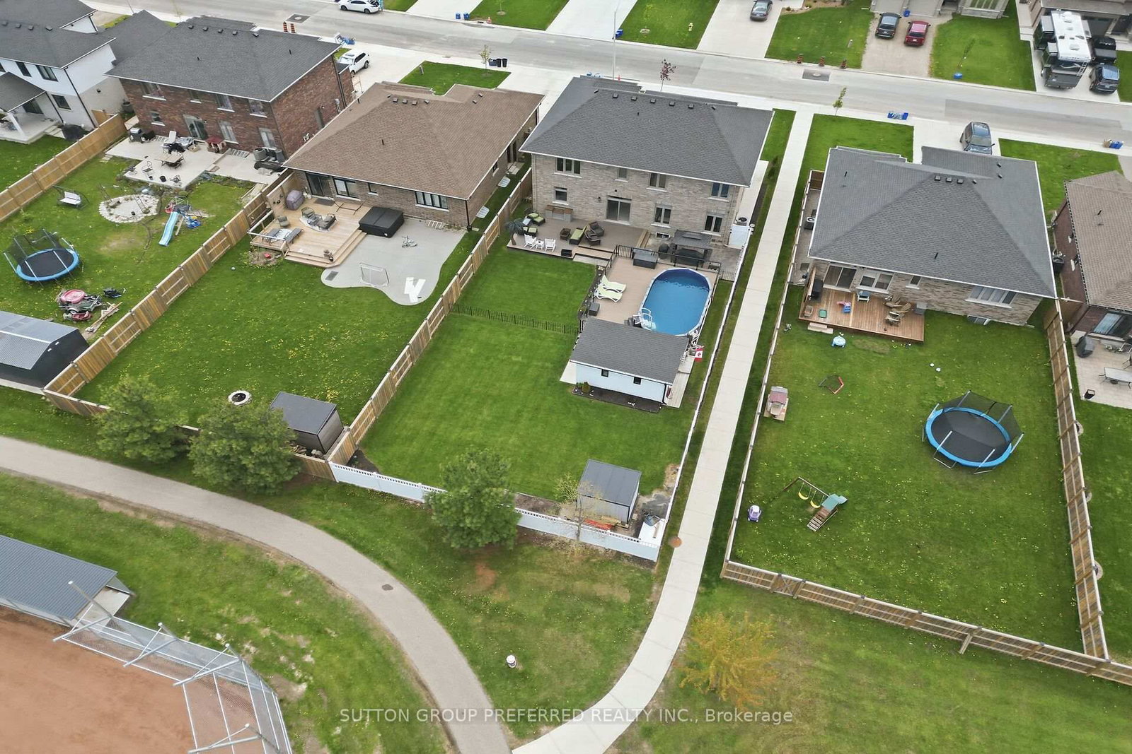 215 Leitch Street • Dutton/Dunwich, ON photo 50