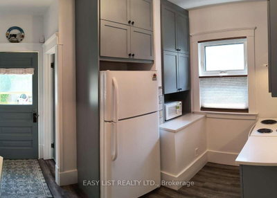 114 College Avenue N — more photos