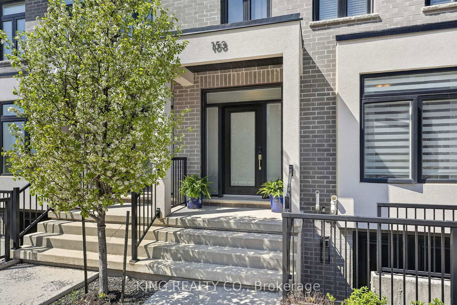 153 Summersides Boulevard, Unit 5 - Photo 4