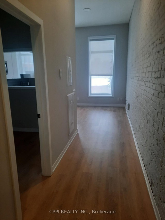 208 - 140 Simcoe Street