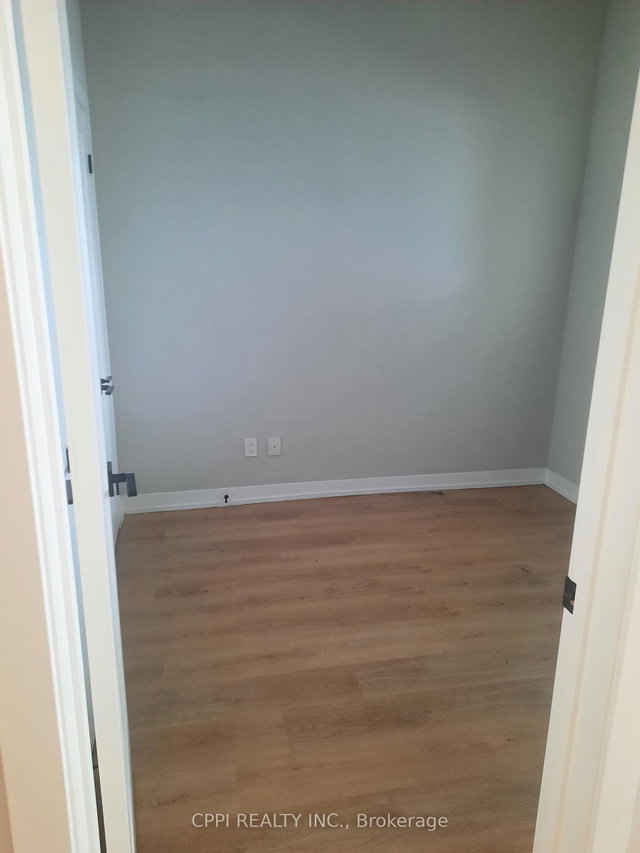 208 - 140 Simcoe Street