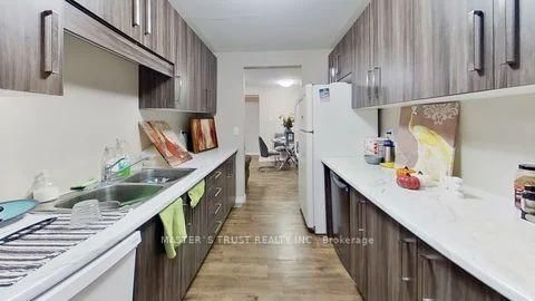 Unit 4 - 117 Erb Street W