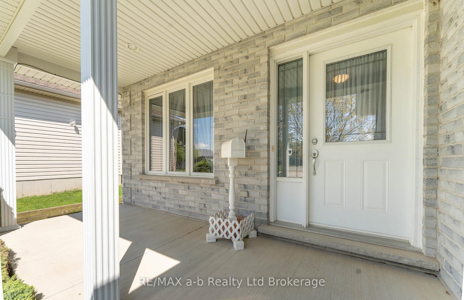 44 Beech Boulevard • Tillsonburg, ON photo 5