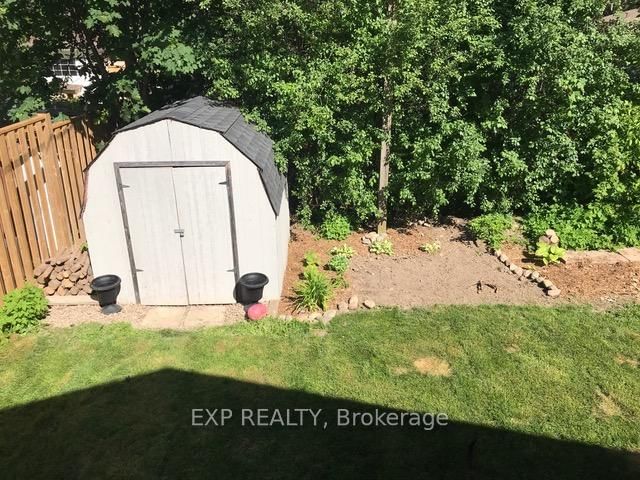 238 Ridgewood Crescent, Unit B - Photo 17