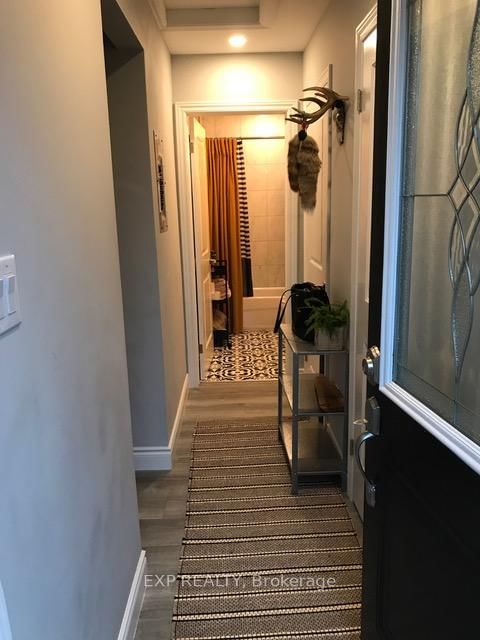 238 Ridgewood Crescent, Unit B - Photo 4