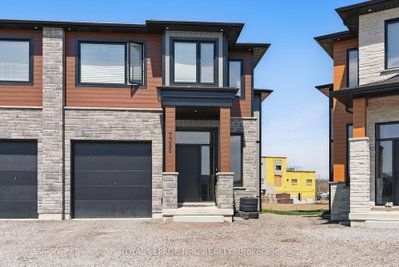 Semi-Detached House leased at Upper-7386 Splendour Drive, Niagara Falls, Ontario, L2H 3V8 - Brown - MLS: X13114984