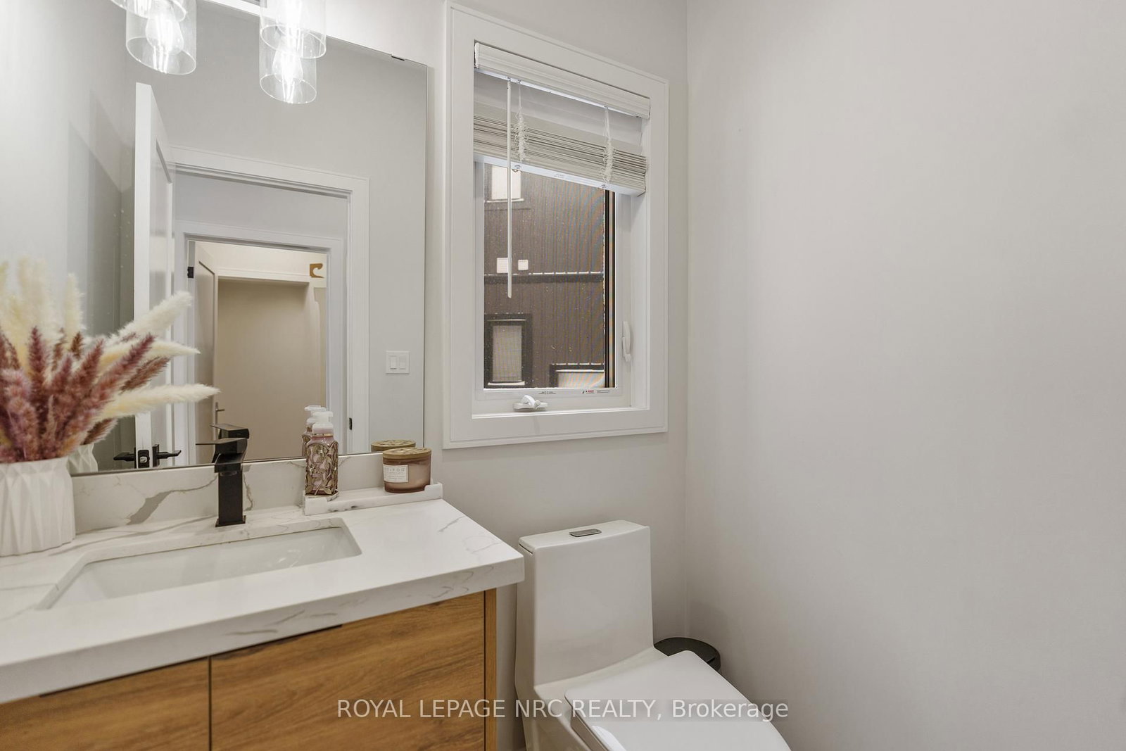 7386 Splendour Drive, Unit Upper - Photo 10