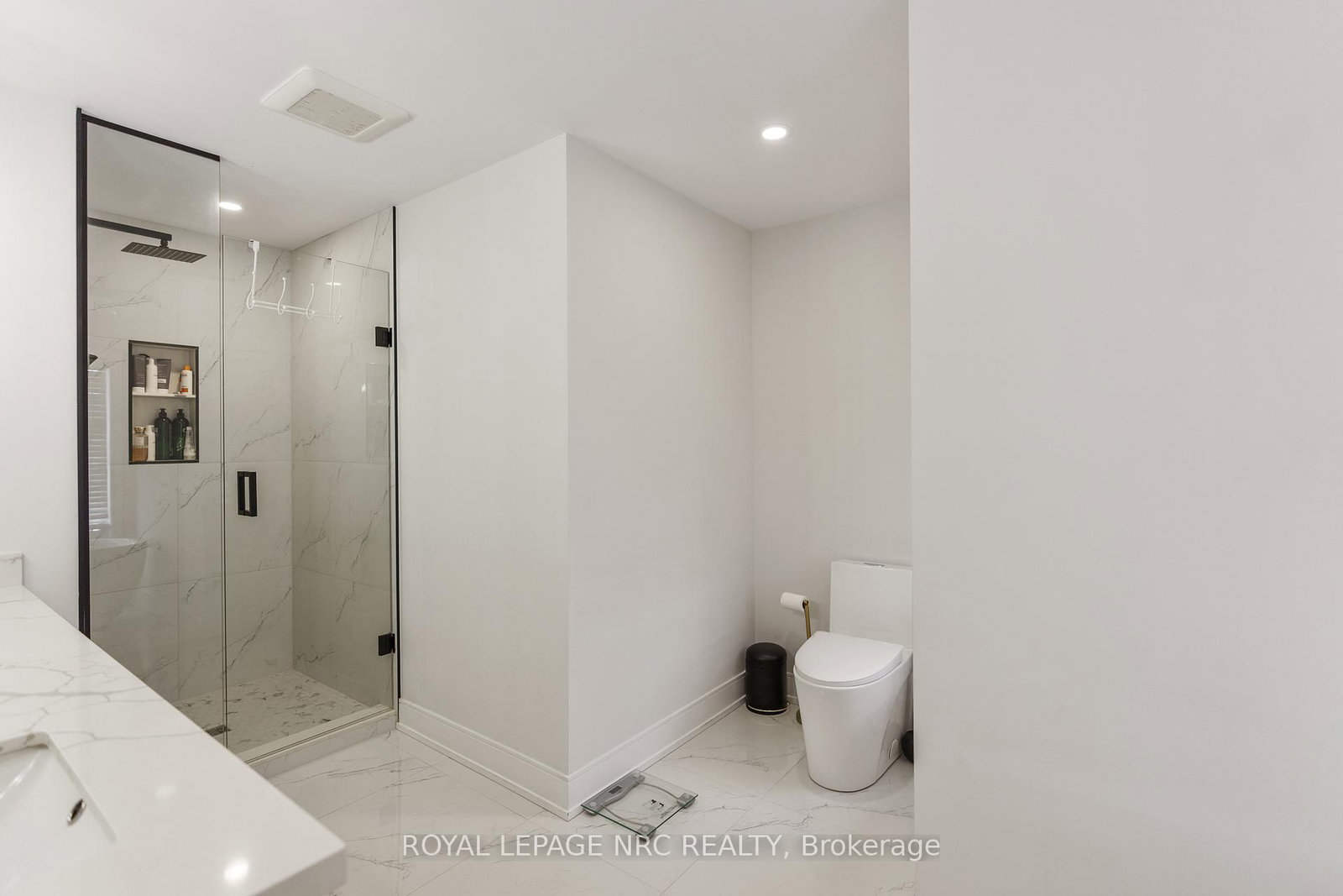 7386 Splendour Drive, Unit Upper - Photo 13
