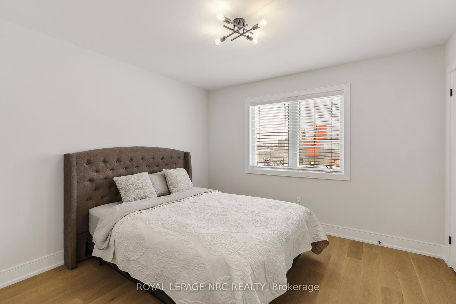 7386 Splendour Drive, Unit Upper - Photo 15