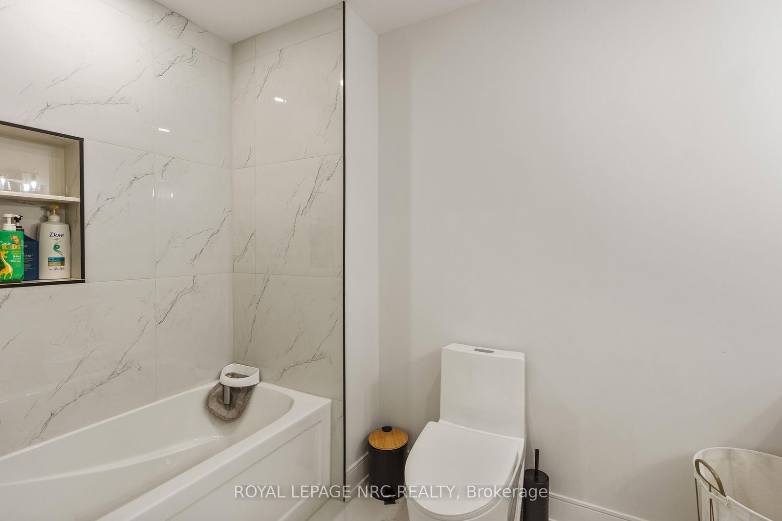 7386 Splendour Drive, Unit Upper - Photo 19