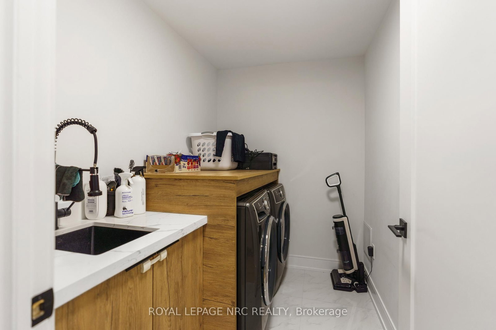7386 Splendour Drive, Unit Upper - Photo 20