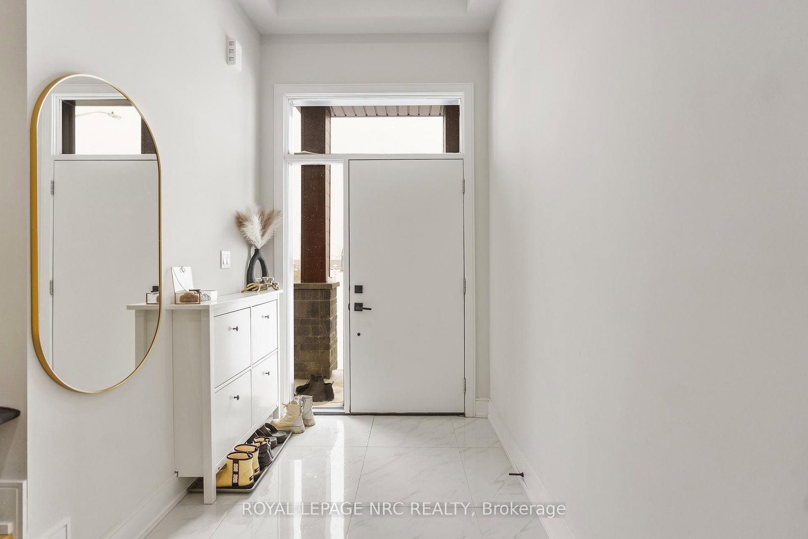 7386 Splendour Drive, Unit Upper - Photo 4