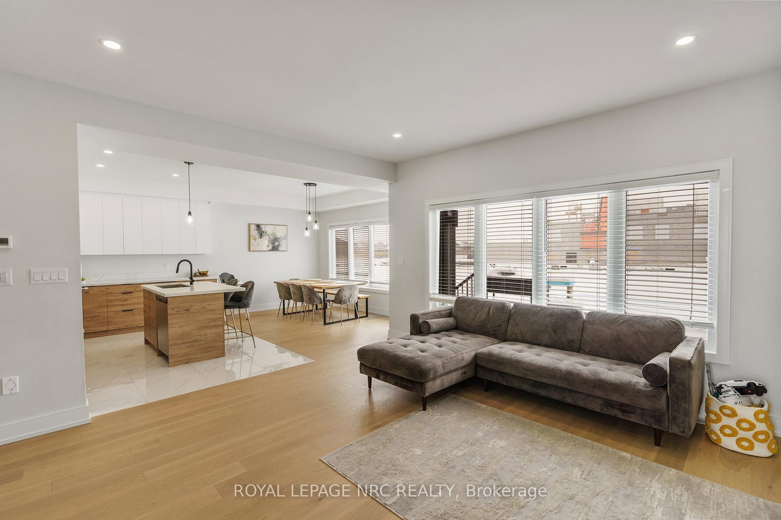 7386 Splendour Drive, Unit Upper - Photo 7
