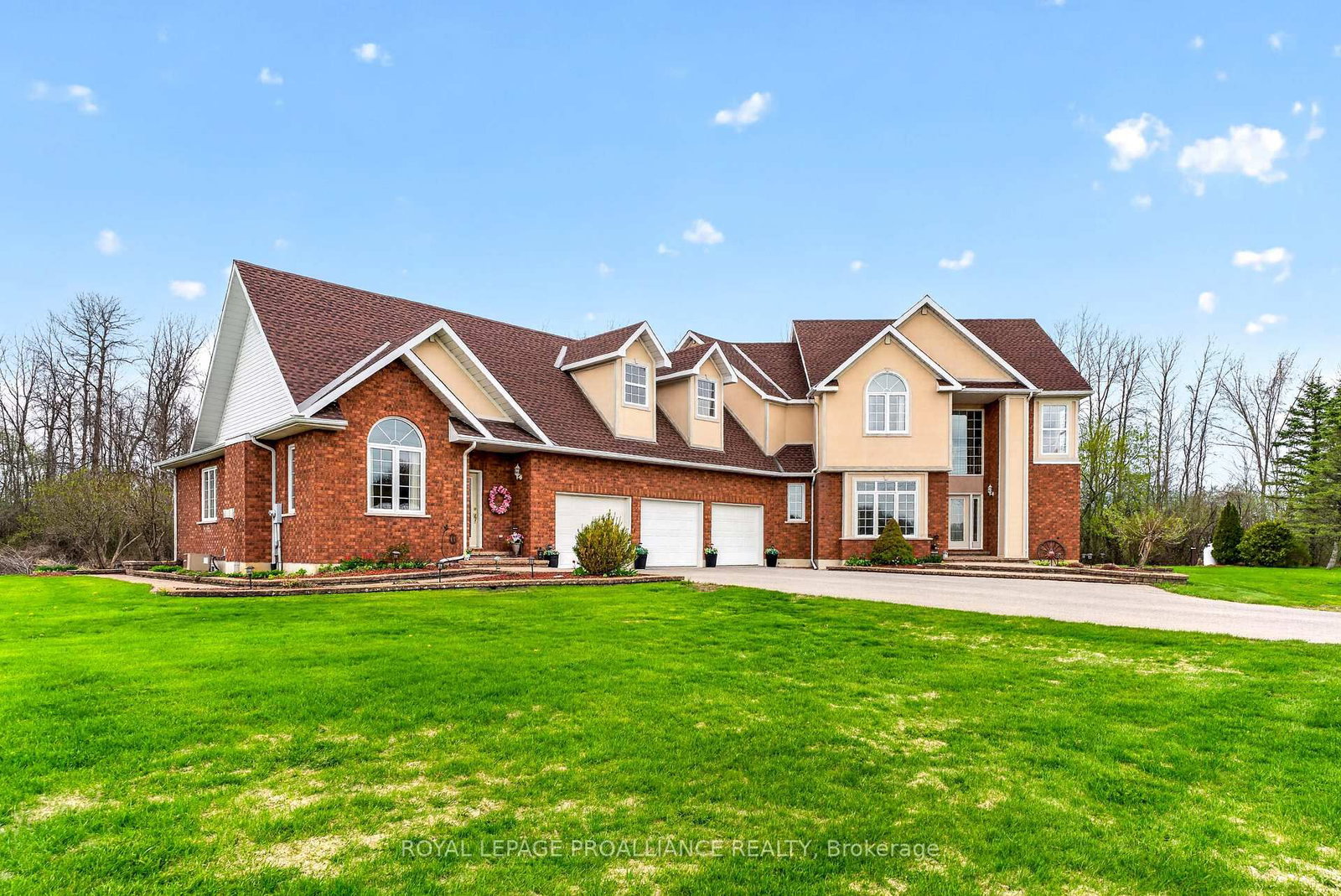 3560/3562 Weir Road • Edwardsburgh/Cardinal, ON photo 4