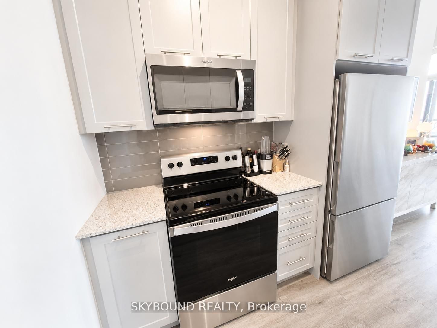 385 Winston Road, Unit LPH 06 - Photo 17