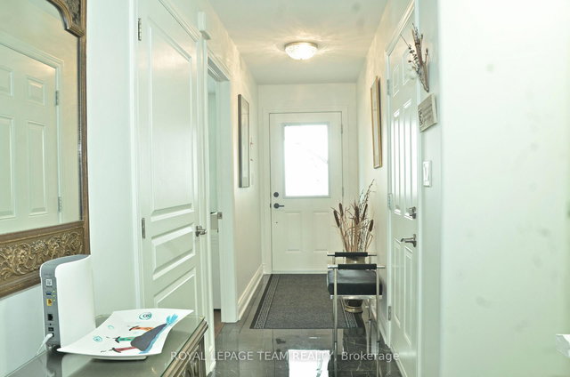 11A Centre Street N
