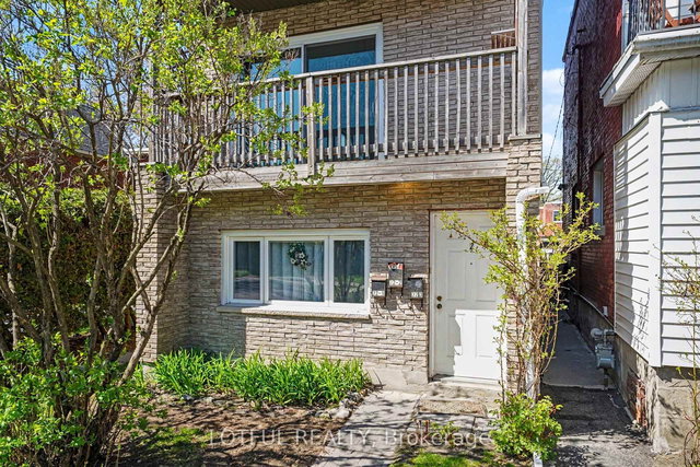 2 - 72 Spadina Avenue