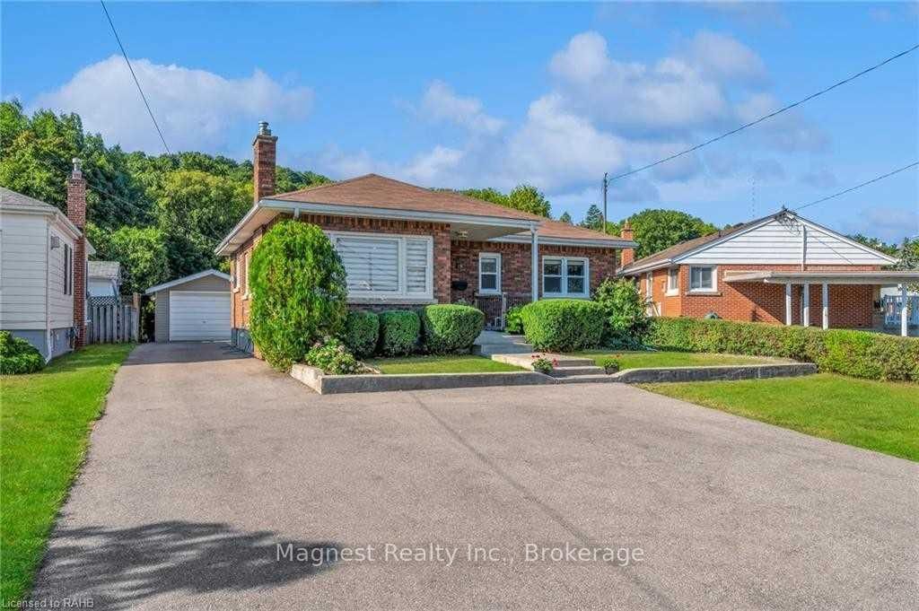 18 New Mountain Road, Unit Upper