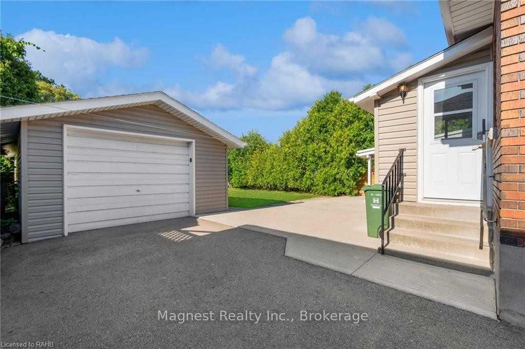 18 New Mountain Road, Unit Upper - Photo 22