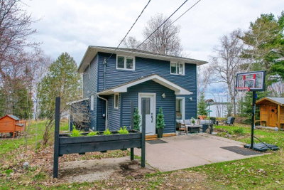 64 Ninovan Road E — photo 2