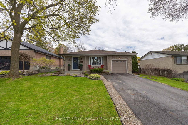 902 Pembridge Crescent