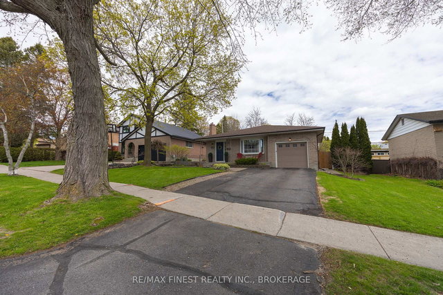 902 Pembridge Crescent