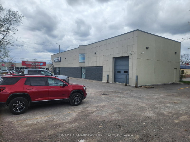 746 Lansdowne St W photo 3