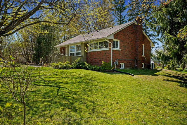 130 Lyle Street S