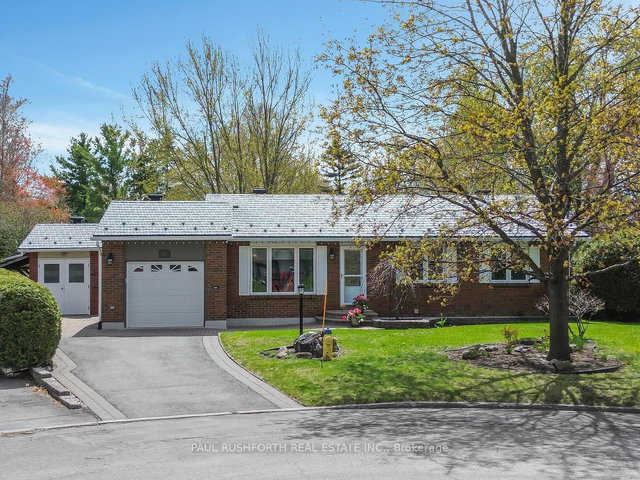 8 Teakwood Court