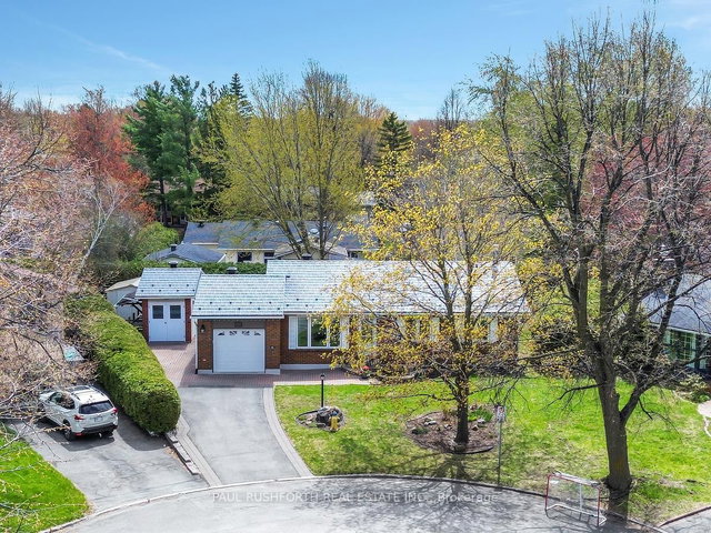 8 Teakwood Court