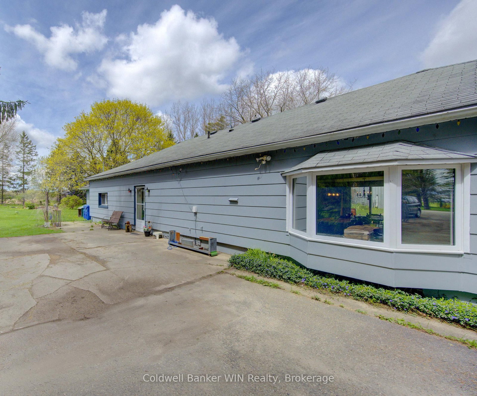 186 Mcfarlin Drive • West Grey, ON photo 2