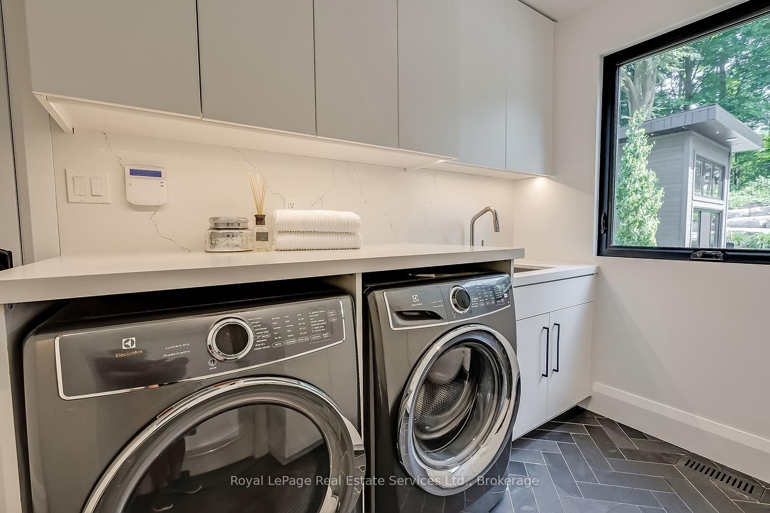 111 Judith Crescent - Photo 11