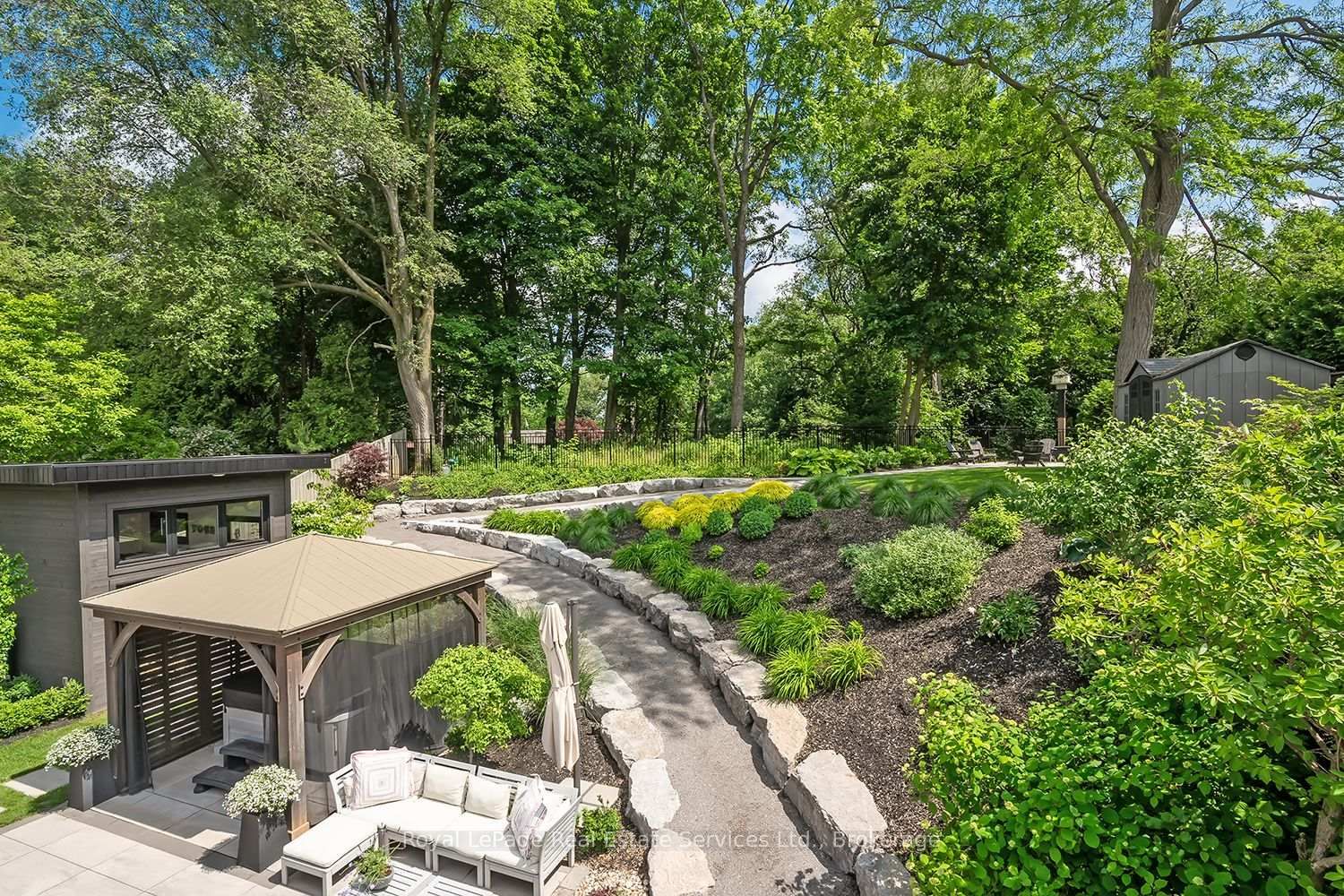 111 Judith Crescent - Photo 16