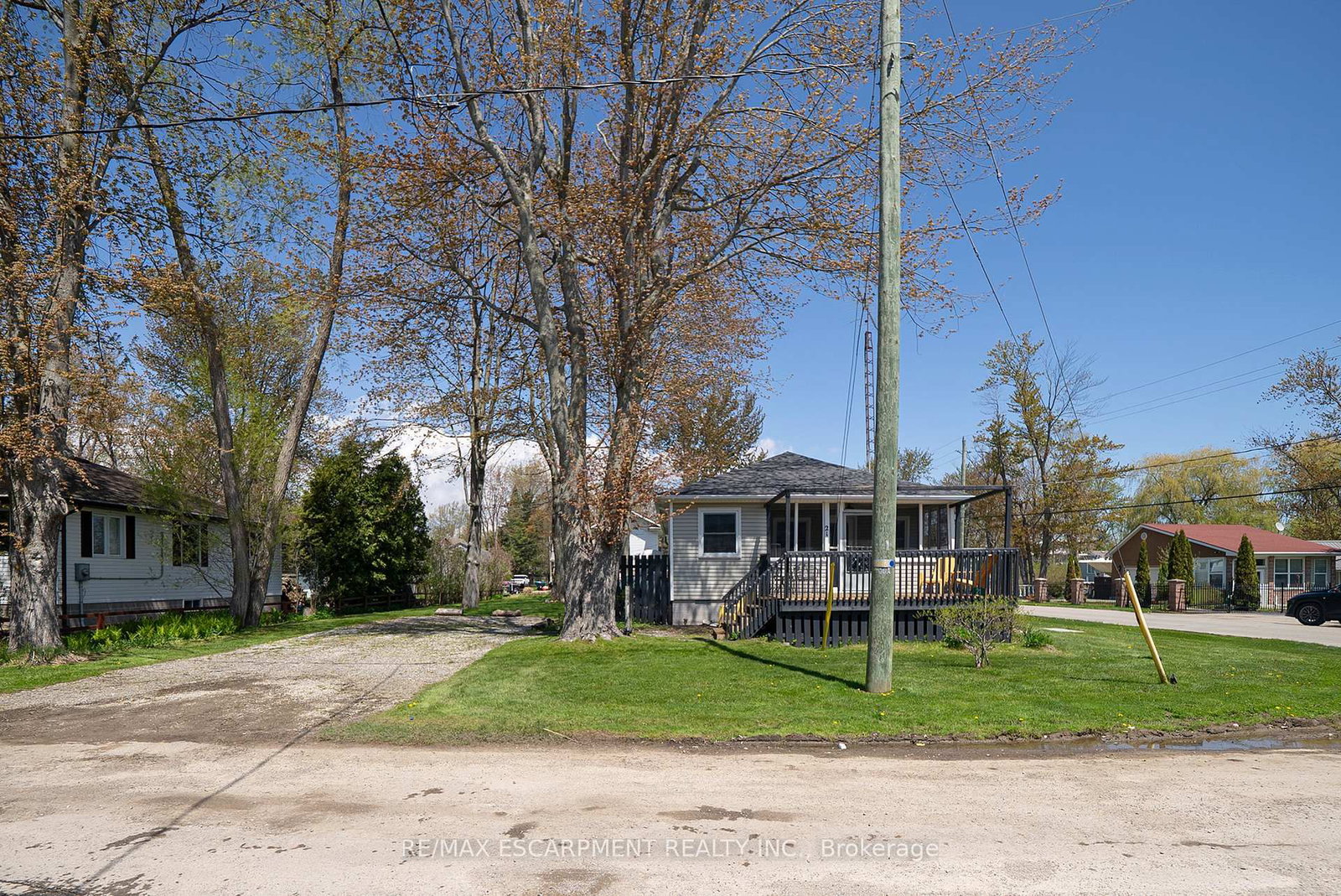 21 FERRIS Street • Norfolk, ON photo 2