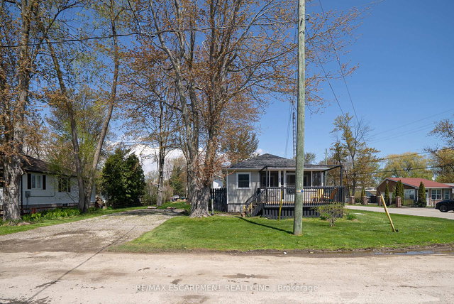 21 FERRIS Street