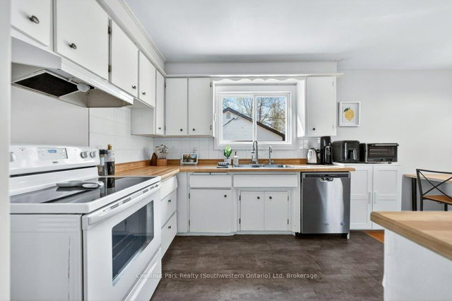 76 Freeman Avenue