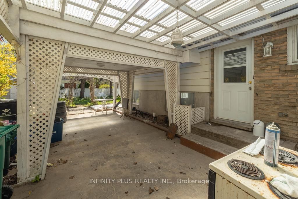 180 St Jerome Crescent - Photo 24