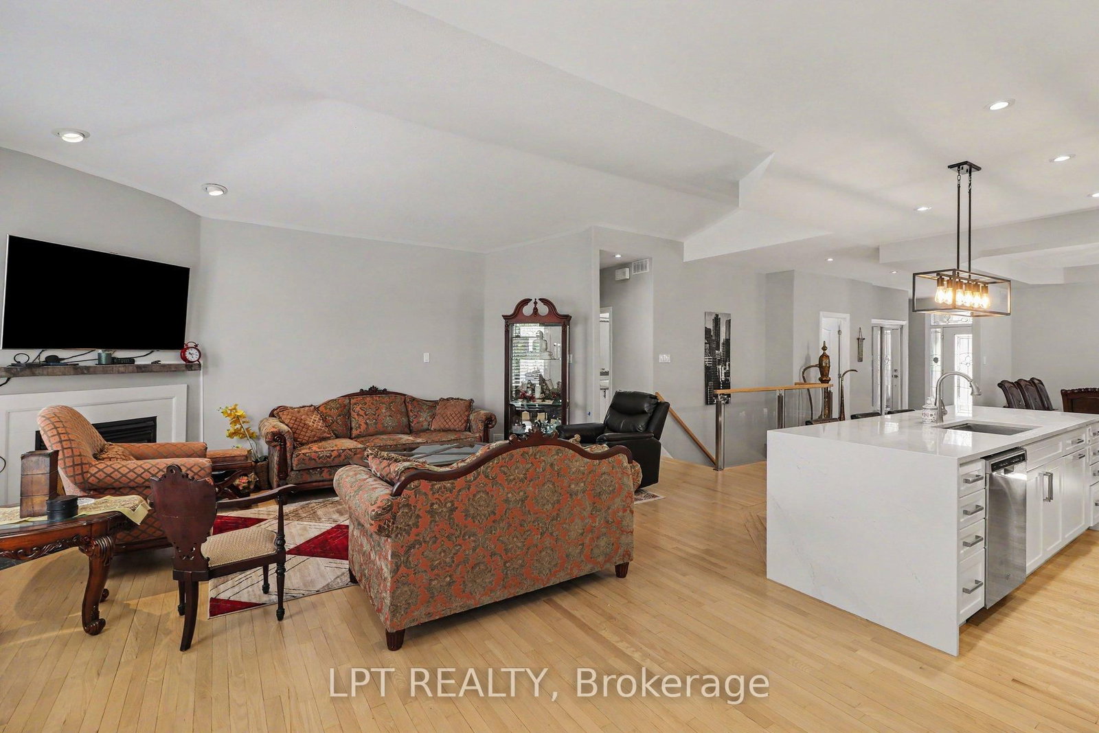 Listing Image 5
