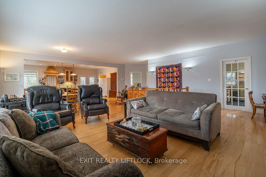 57 E King Street • Kawartha Lakes, ON photo 11