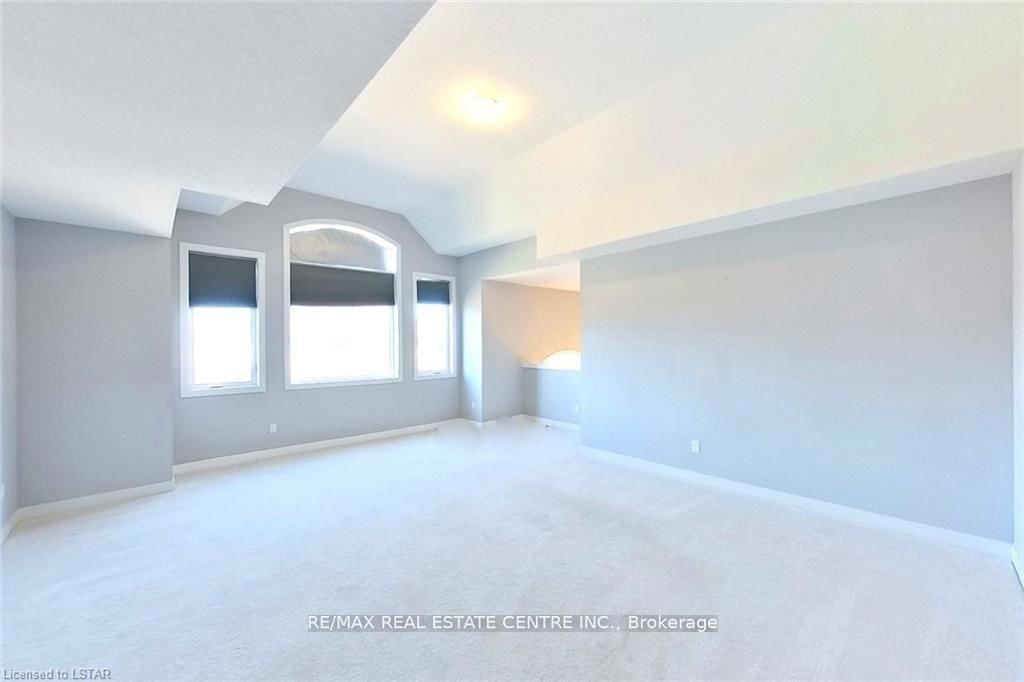1560 Finley Crescent - Photo 10