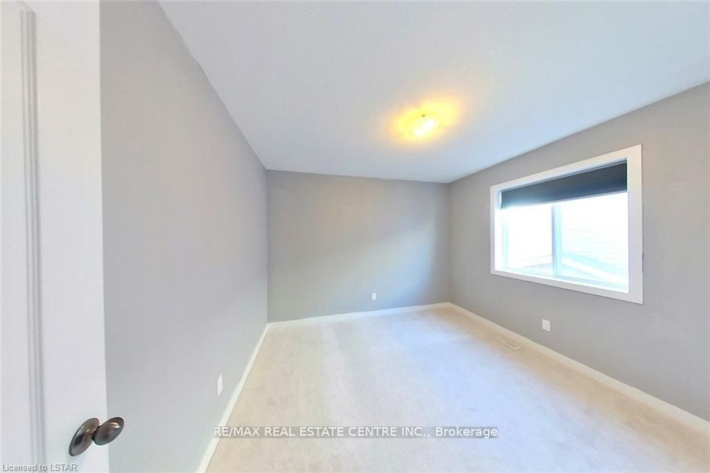 1560 Finley Crescent - Photo 16