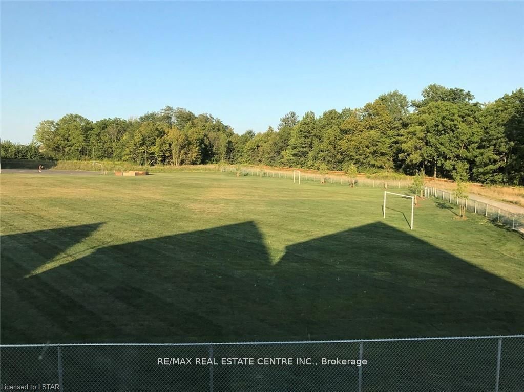 1560 Finley Crescent - Photo 20