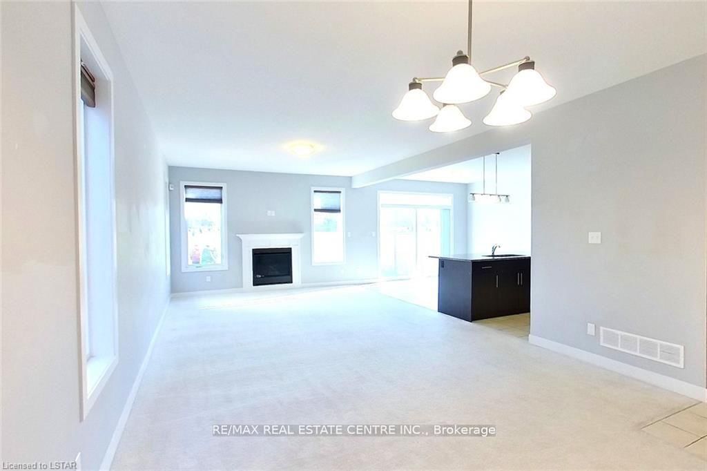 1560 Finley Crescent - Photo 4