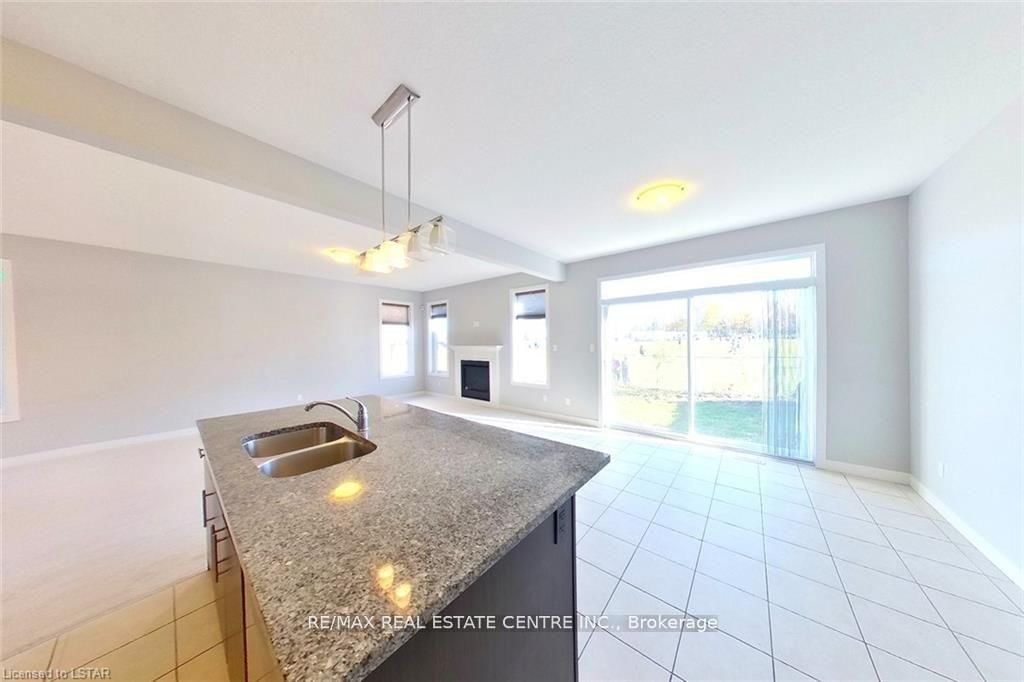 1560 Finley Crescent - Photo 8